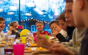 Das gemeinsame Kinderessen - Foto: Helmuth Rier